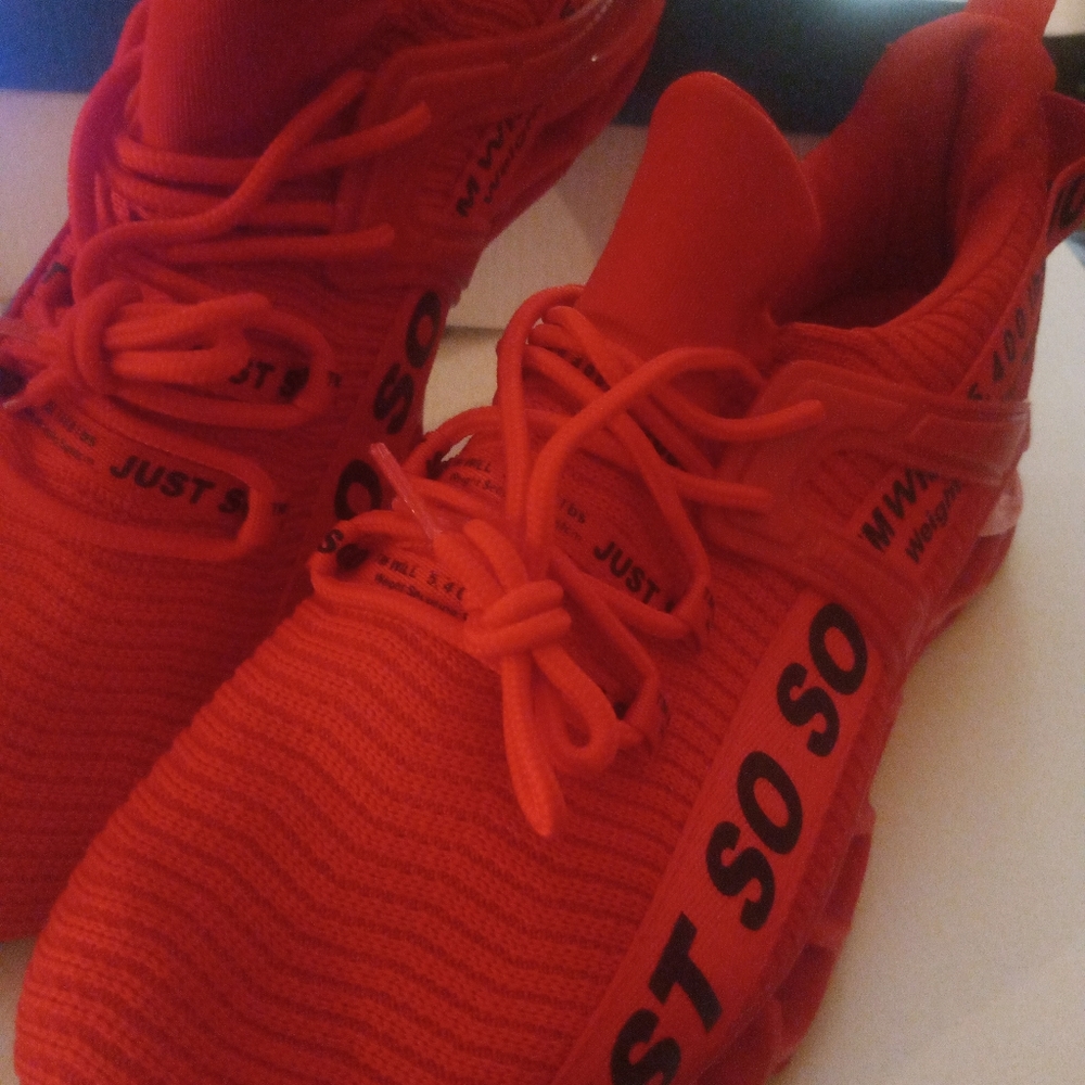 MEN'S JUST SO SO RED RUNNING, EXERCISE, FASHION SPORTS SHOES 9.5 NEW IN ORIG BOX
